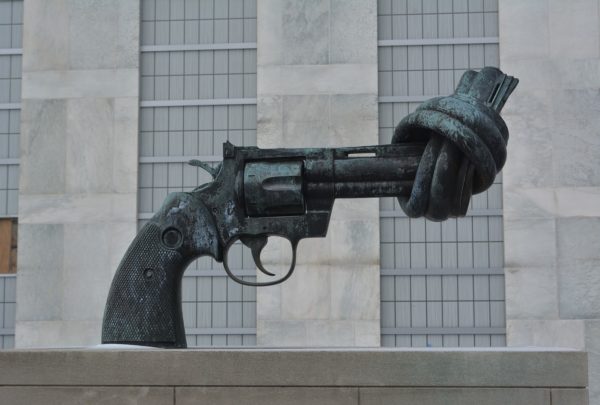 Die Waffen nieder! Solidarität statt Angst!